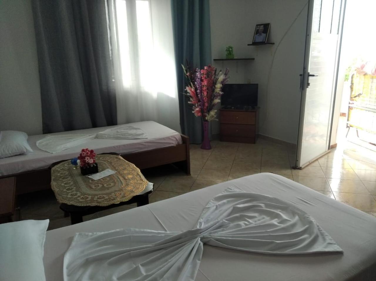 Hako Apartments Sarandë Buitenkant foto