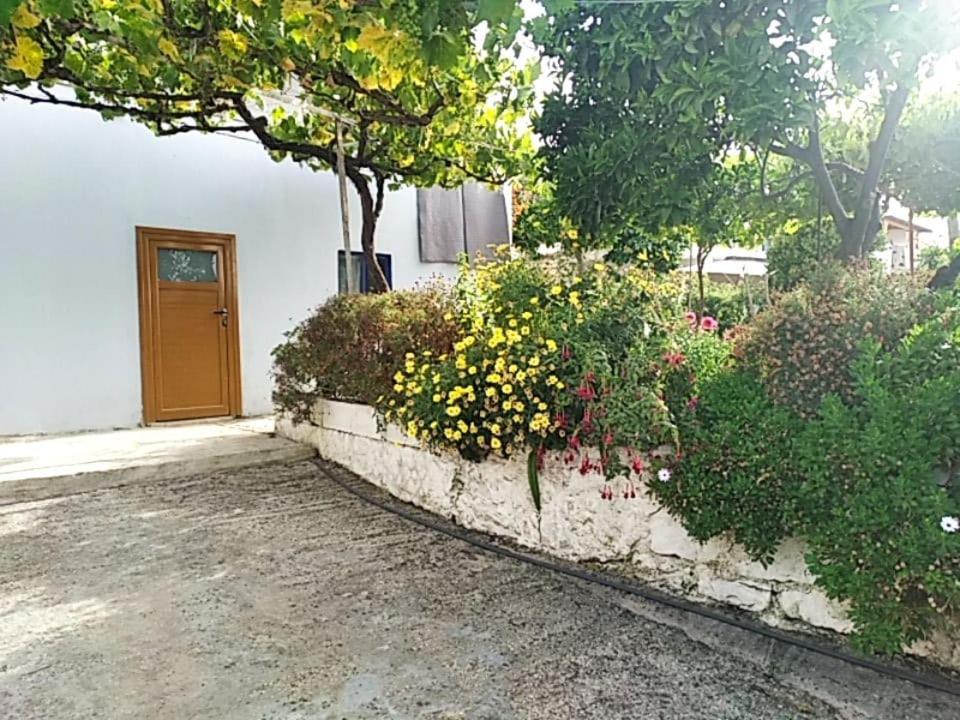Hako Apartments Sarandë Buitenkant foto